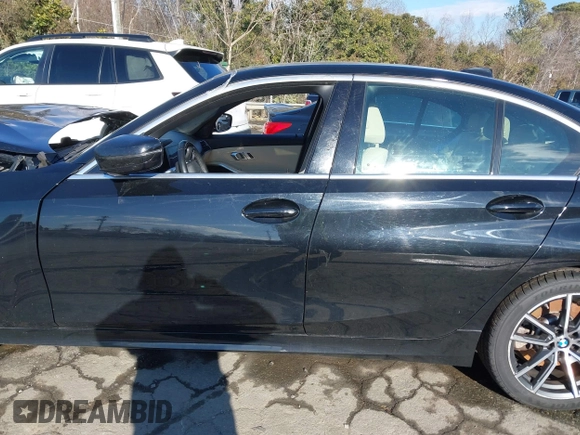 2019 BMW 3 Series 330i z VIN 3MW5R1J53K8A04397, wystawiony jako IAAI lot #41293319 z przebiegiem 23 504 mil mil oraz . Historia ofert i sprzedaży dostępna na DreamBid. Obrazek 13.