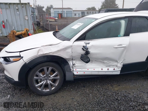 2021 Mazda CX-30 Select with VIN 3MVDMBBL3MM205256, listed as a IAAI auction lot 41302313 with 17,709 mi miles and . Bid and sale history available at DreamBid. Image 6.