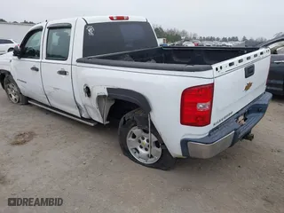 2007 Chevrolet Silverado 1500 LT w/1LT with VIN 2GCEC13C971658729, listed as a IAAI auction lot 41511701 with 132,555 mi miles. Bid and sale history available at carsss.com. Image 3.