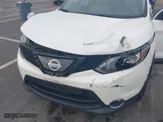2018 Nissan Rogue Sport S with VIN JN1BJ1CR0JW284124, listed as a IAAI auction lot 41505481 with 61,120 mi miles. Bid and sale history available at carsss.com. Image 6.