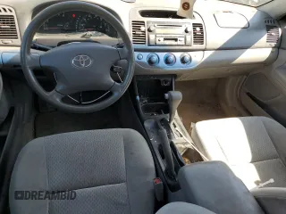 2003 Toyota Camry LE z VIN 4T1BF32K93U566965, wystawiony jako Copart lot #71979144 z przebiegiem 267 228 mil mil oraz Szkoda całkowita • Salvage title. Historia ofert i sprzedaży dostępna na DreamBid. Obrazek 8.