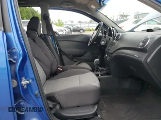 2009 Pontiac G3 z VIN KL2TV65E89B389738, wystawiony jako Copart lot #61396864 z przebiegiem Nie podano mil oraz Nie do naprawy. Historia ofert i sprzedaży dostępna na DreamBid. Obrazek 7.