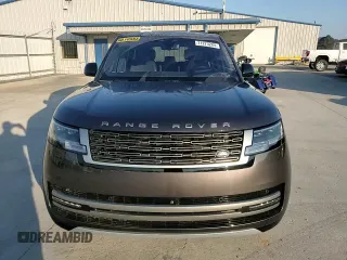 2023 Land Rover Range Rover SE z VIN SALKP9E76PA011547, wystawiony jako Copart lot #71273284 z przebiegiem 21 568 mil mil oraz Czysty tytuł • Clean title. Historia ofert i sprzedaży dostępna na DreamBid. Obrazek 12.