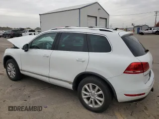 2014 Volkswagen Touareg Sport with VIN WVGEF9BP3ED005921, listed as a Copart auction lot 77372514 with 156,753 mi miles and Salvage Title. Bid and sale history available at DreamBid. Image 2.