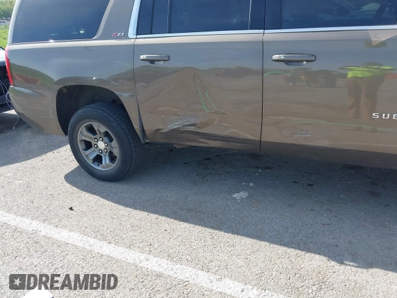 2016 Chevrolet Suburban LT z VIN 1GNSKHKC2GR289761, wystawiony jako IAAI lot #42086912 z przebiegiem 247 791 mil mil oraz . Historia ofert i sprzedaży dostępna na DreamBid. Obrazek 6.