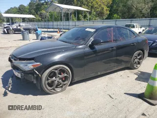 2018 Alfa Romeo Giulia Ti Lusso z VIN ZARFAEEN5J7566856, wystawiony jako Copart lot #52622205 z przebiegiem 68 656 mil mil oraz Szkody całkowita. Historia ofert i sprzedaży dostępna na DreamBid. Obrazek 1.