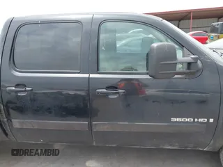 2008 Chevrolet Silverado 3500HD SRW 1LT z VIN 1GCHK33608F201663, wystawiony jako IAAI lot #42179114 z przebiegiem 381 560 mil mil oraz . Historia ofert i sprzedaży dostępna na DreamBid. Obrazek 13.
