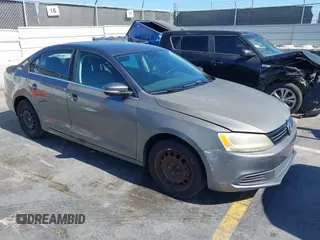 2013 Volkswagen Jetta SE with VIN 3VWDP7AJXDM426906, listed as a IAAI auction lot 42713941 with 157,034 mi miles and . Bid and sale history available at DreamBid. Image 1.