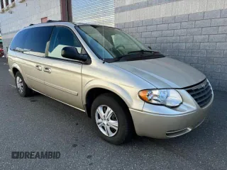 2005 Chrysler Town & Country LX with VIN 2C8GP44R15R541631, listed as a Copart auction lot 84458154 with 149,439 mi miles and Clean Title. Bid and sale history available at carsss.com. Image 1.