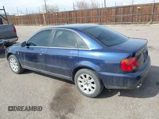 1998 Audi A4 с VIN WAUED68D8WA005001, выставлен на аукционе IAAI как лот 41833621 с пробегом 276 593 миль миль и . История ставок и продаж доступна на DreamBid. Изображение 3.