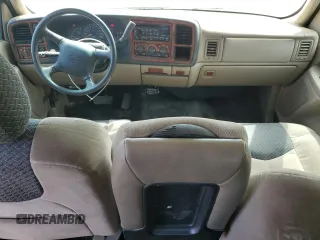 2002 Chevrolet Avalanche with VIN 3GNEK13T12G340985, listed as a Copart auction lot 54938035 with 0 mi miles and Clean Title. Bid and sale history available at carsss.com. Image 8.