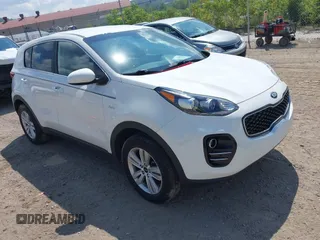 2018 Kia Sportage LX z VIN KNDPMCAC3J7448500, wystawiony jako IAAI lot #42733408 z przebiegiem 38 000 mil mil oraz . Historia ofert i sprzedaży dostępna na DreamBid. Obrazek 1.