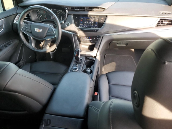 2022 Cadillac XT5 FWD Luxury z VIN 1GYKNAR49NZ118633, wystawiony jako Copart lot #43274175 z przebiegiem 46 946 mil mil oraz Szkoda całkowita • Salvage title. Historia ofert i sprzedaży dostępna na DreamBid. Obrazek 8.
