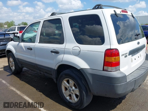 2005 Ford Escape XLT with VIN 1FMYU93125DA22612, listed as a IAAI auction lot 41971728 with 192,461 mi miles. Bid and sale history available at carsss.com. Image 3.