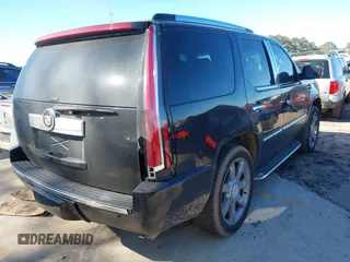 2008 Cadillac Escalade with VIN 1GYEC63828R134754, listed as a IAAI auction lot 41637495 with 228,755 mi miles. Bid and sale history available at carsss.com. Image 4.