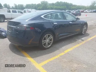 2013 Tesla Model S Performance z VIN 5YJSA1CP1DFP21827, wystawiony jako IAAI lot #42494897 z przebiegiem 148 150 mil mil oraz . Historia ofert i sprzedaży dostępna na DreamBid. Obrazek 4.