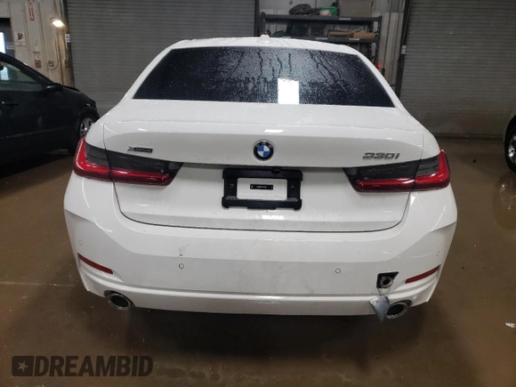 2025 BMW 3 Series 330i xDrive with VIN 3MW89CW03S8F01021, listed as a Copart auction lot 42981935 with 1,965 mi miles and Salvage Title. Bid and sale history available at carsss.com. Image 6.