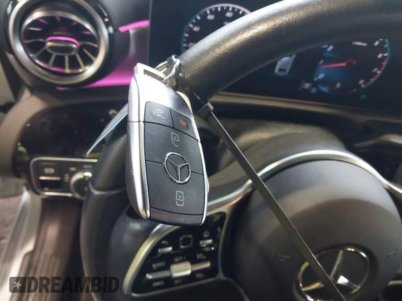 2020 Mercedes-Benz A 220 z VIN W1K3G4EB8LJ207430, wystawiony jako IAAI lot #42177595 z przebiegiem 56 148 mil mil oraz . Historia ofert i sprzedaży dostępna na DreamBid. Obrazek 11.