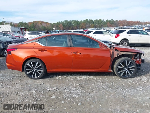 2019 Nissan Altima 2.5 SR with VIN 1N4BL4CV6KC102571, listed as a IAAI auction lot 40963352 with 203,747 mi miles. Bid and sale history available at carsss.com. Image 13.