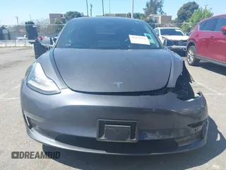 2018 Tesla Model 3 Long Range Battery z VIN 5YJ3E1EA9JF042319, wystawiony jako IAAI lot #41871931 z przebiegiem 138 837 mil mil oraz . Historia ofert i sprzedaży dostępna na DreamBid. Obrazek 13.