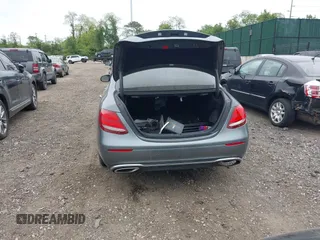 2019 Mercedes-Benz E 300 z VIN WDDZF4KB9KA575468, wystawiony jako IAAI lot #42366391 z przebiegiem Nie podano mil oraz . Historia ofert i sprzedaży dostępna na DreamBid. Obrazek 16.
