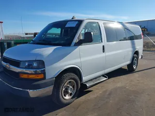 2019 Chevrolet Express Passenger LT with VIN 1GAZGPFG8K1212330, listed as a IAAI auction lot 41252884 with 61,605 mi miles. Bid and sale history available at carsss.com. Image 18.