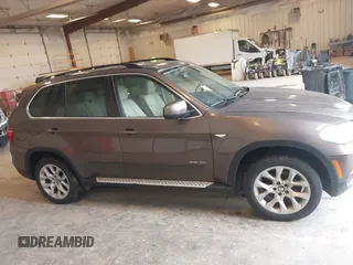 2013 BMW X5 xDrive35i z VIN 5UXZV4C54D0B21144, wystawiony jako IAAI lot #42304165 z przebiegiem 164 673 mil mil oraz . Historia ofert i sprzedaży dostępna na DreamBid. Obrazek 13.