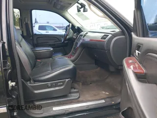 2008 Cadillac Escalade z VIN 1GYFK63848R223426, wystawiony jako IAAI lot #41981521 z przebiegiem 136 773 mil mil oraz . Historia ofert i sprzedaży dostępna na DreamBid. Obrazek 5.