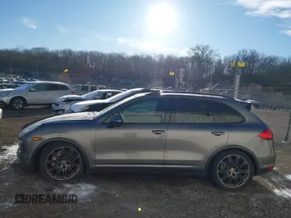 2013 Porsche Cayenne S с VIN WP1AB2A28DLA86543, выставлен на аукционе IAAI как лот 41764426 с пробегом 105 814 миль миль и . История ставок и продаж доступна на DreamBid. Изображение 14.