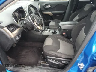 2018 Jeep Cherokee Latitude Tech Connect z VIN 1C4PJMCB1JD543335, wystawiony jako Copart lot #61581975 z przebiegiem 83 918 mil mil oraz Szkoda całkowita • Salvage title. Historia ofert i sprzedaży dostępna na DreamBid. Obrazek 7.
