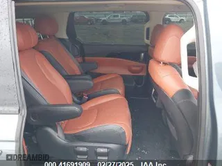 2025 Kia Carnival SX Prestige with VIN KNDNE5K32S6453595, listed as a IAAI auction lot 41691909 with 6,376 mi miles. Bid and sale history available at carsss.com. Image 8.