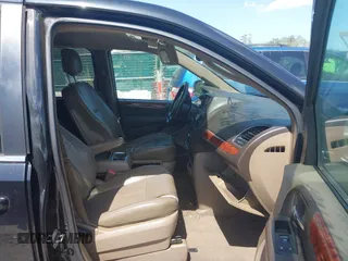 2016 Chrysler Town & Country Touring with VIN 2C4RC1BG2GR291874, listed as a IAAI auction lot 42167607 with 265,316 mi miles. Bid and sale history available at carsss.com. Image 5.