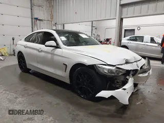 2016 BMW 4 Series 435i xDrive z VIN WBA4B3C55GG528927, wystawiony jako IAAI lot #40683095 z przebiegiem 105 611 mil mil oraz . Historia ofert i sprzedaży dostępna na DreamBid. Obrazek 1.