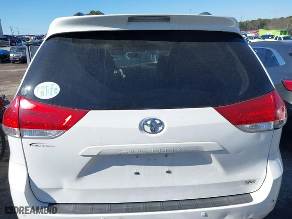2013 Toyota Sienna XLE AAS with VIN 5TDYK3DC1DS341977, listed as a IAAI auction lot 41418311 with 1 mi miles. Bid and sale history available at carsss.com. Image 15.