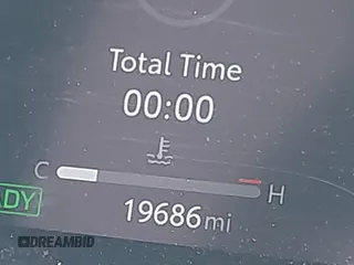 2025 Toyota Camry LE z VIN 4T1DAACK2SU016483, wystawiony jako IAAI lot #42123233 z przebiegiem 19 686 mil mil oraz . Historia ofert i sprzedaży dostępna na DreamBid. Obrazek 16.