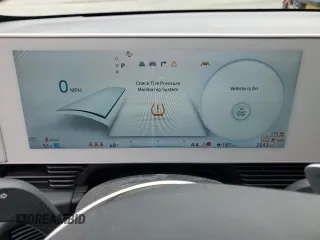 2024 Hyundai Ioniq 5 SEL z VIN KM8KN4DE3RU316999, wystawiony jako Copart lot #53107055 z przebiegiem 2 543 mil mil oraz Szkoda całkowita • Salvage title. Historia ofert i sprzedaży dostępna na DreamBid. Obrazek 9.