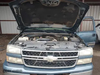 2006 Chevrolet Silverado 1500 LT1 with VIN 1GCEK19B86E186215, listed as a IAAI auction lot 41190630 with 394,548 mi miles. Bid and sale history available at carsss.com. Image 10.