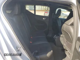 2022 Volvo XC40 Twin Plus z VIN YV4ED3UR3N2640345, wystawiony jako Copart lot #74648914 z przebiegiem 11 863 mil mil oraz Szkoda całkowita • Salvage title. Historia ofert i sprzedaży dostępna na DreamBid. Obrazek 11.