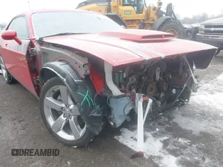 2010 Dodge Challenger R/T Classic z VIN 2B3CJ5DT7AH103121, wystawiony jako IAAI lot #41298456 z przebiegiem 147 685 mil mil oraz . Historia ofert i sprzedaży dostępna na DreamBid. Obrazek 6.