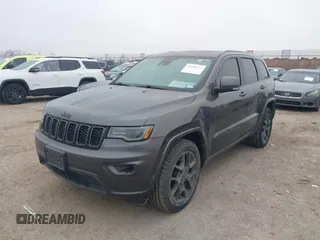 2021 Jeep Grand Cherokee 80th Anniversary z VIN 1C4RJFBGXMC621817, wystawiony jako IAAI lot #41519733 z przebiegiem 60 552 mil mil oraz . Historia ofert i sprzedaży dostępna na DreamBid. Obrazek 18.