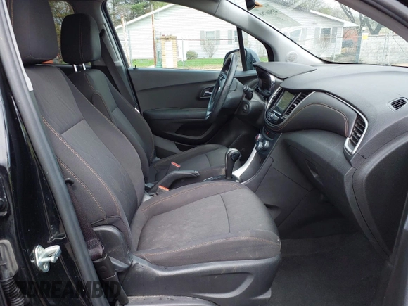 2018 Chevrolet Trax LT with VIN 3GNCJPSB7JL332871, listed as a IAAI auction lot 41946788 with 60,987 mi miles. Bid and sale history available at carsss.com. Image 5.