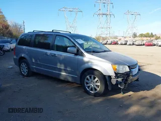 2014 Chrysler Town & Country Touring z VIN 2C4RC1BG1ER413377, wystawiony jako IAAI lot #40730951 z przebiegiem 151 377 mil mil oraz . Historia ofert i sprzedaży dostępna na DreamBid. Obrazek 1.