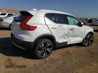 2023 Volvo XC40 Ultimate Bright Theme с VIN YV4L12UA5P2001018, выставлен на аукционе Copart как лот 44428554 с пробегом 7 463 миль миль и . История ставок и продаж доступна на DreamBid. Изображение 3.