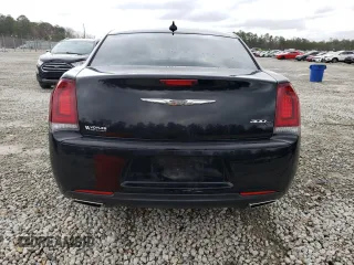 2019 Chrysler 300 S z VIN 2C3CCABG1KH577854, wystawiony jako Copart lot #47321705 z przebiegiem 112 511 mil mil oraz Szkoda całkowita • Salvage title. Historia ofert i sprzedaży dostępna na DreamBid. Obrazek 6.