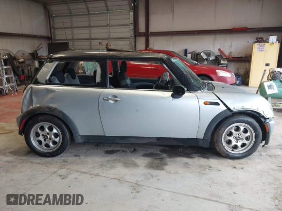 2005 MINI Hardtop с VIN WMWRC33445TJ65289, выставлен на аукционе IAAI как лот 42358377 с пробегом 184 367 миль миль и . История ставок и продаж доступна на DreamBid. Изображение 13.