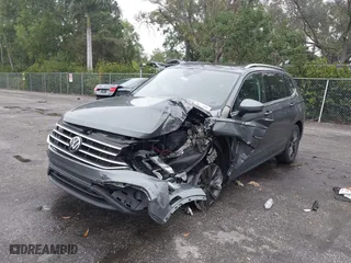 2022 Volkswagen Tiguan SE with VIN 3VV3B7AX6NM070815, listed as a IAAI auction lot 41391891 with 32,818 mi miles. Bid and sale history available at carsss.com. Image 6.