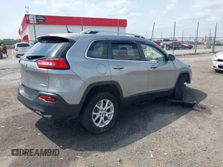 2016 Jeep Cherokee Latitude with VIN 1C4PJMCS2GW267423, listed as a IAAI auction lot 42018980 with 183,941 mi miles. Bid and sale history available at carsss.com. Image 4.