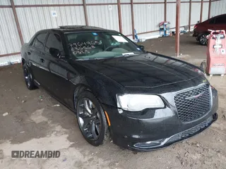 2022 Chrysler 300 S z VIN 2C3CCABGXNH236568, wystawiony jako IAAI lot #42109043 z przebiegiem 36 479 mil mil oraz . Historia ofert i sprzedaży dostępna na DreamBid. Obrazek 1.