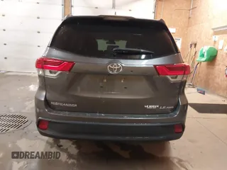 2019 Toyota Highlander LE with VIN 5TDBZRFH7KS922457, listed as a IAAI auction lot 41387627 with 36,963 mi miles and . Bid and sale history available at DreamBid. Image 17.