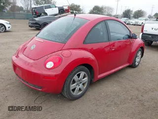 2007 Volkswagen New Beetle Coupe with VIN 3VWPW31C07M516760, listed as a IAAI auction lot 41450083 with 132,462 mi miles. Bid and sale history available at carsss.com. Image 4.